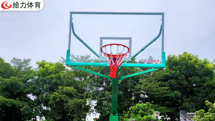 肇慶籃球架價錢多少，給力體育安裝籃球架數(shù)十年廠家直銷人皆周知