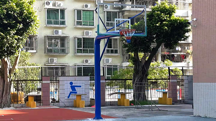 富力桃園小區固定籃球架的安裝 圓了群眾健身夢