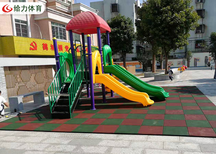 小區兒童滑梯